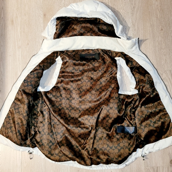 Coach hooded puffer vest with pockets. Pale gray/white/brown, size Medium - Picture 9 of 15
